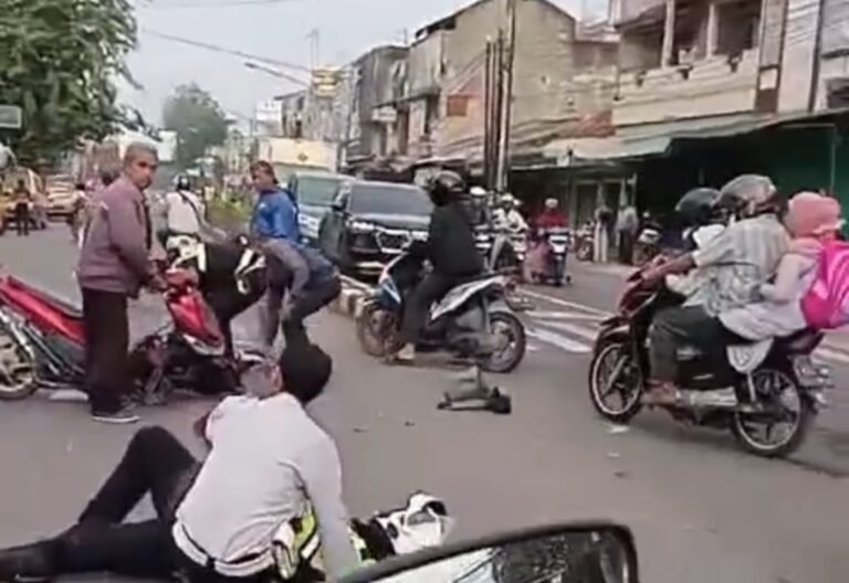 Terjadi Kecelakaan di Lampu Merah Johar, Lewat Sekurity Dishub Bilang Atas Permintaan Satlantas Polres Karawang, Waduh??