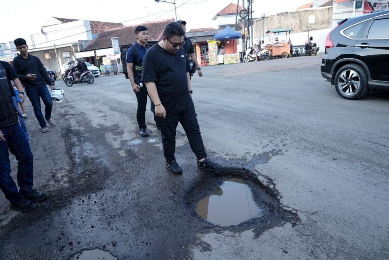 Bupati Subang Targetkan Ruas Jalan Rusak di Pusat Kota Diperbaiki Minggu Ini