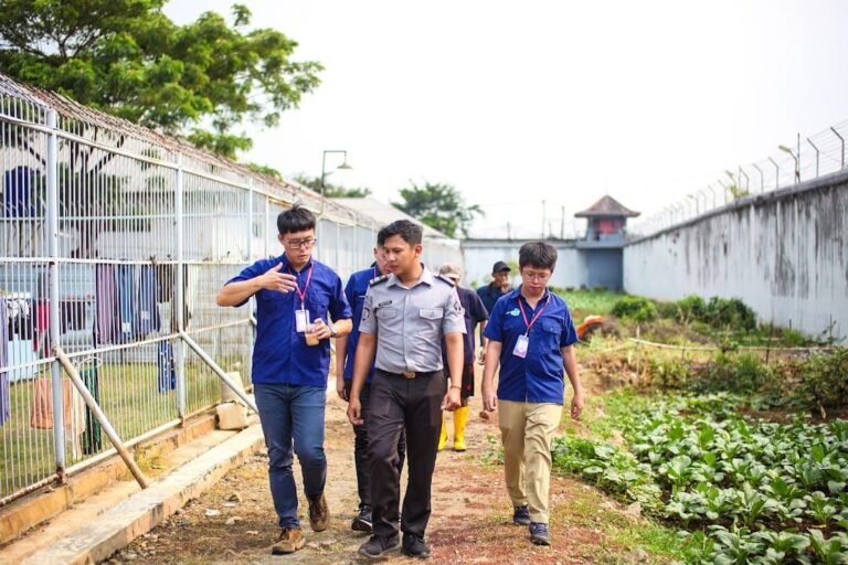 Di Balik Jeruji, Lapas Karawang Hasilkan Sayuran Berkualitas Lewat Program TTM