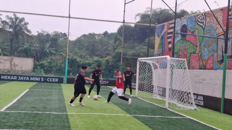 Laga Persahabatan Sepak Bola Tim Bupati Menang Telak Dari Tim Jurnalis SCOR 12-3
