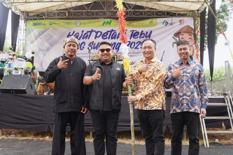 Bupati Subang Di Daulat Sebagai Bapak Petani Tebu