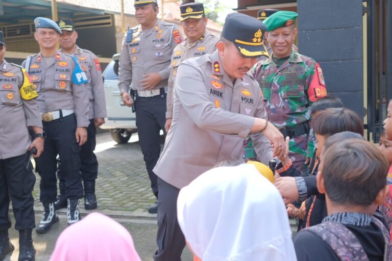 Wujud Kepedulian, Polres Subang Gelar Bedah Rumah Warga Kurang Mampu