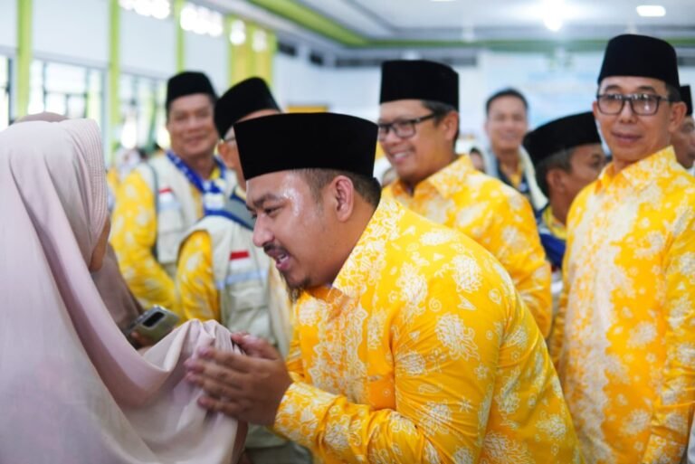 Bupati Lepas Keberangkatan 445 Calon Jemaah Haji Kloter 14 KJT