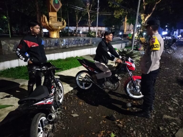 Giat KRYD Polsek Jalan Cagak Razia Miras , Premanisme,Dan Kendaraan Bermotor Menggunakan Knalpot Brong