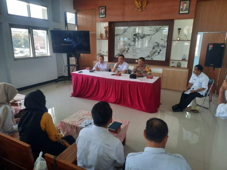 Kapolsek Jalan Cagak Hadiri Kegiatan Lokakarya Mini Lintas Sektoral Yang Diselenggarakan Puskesmas Kasomalang