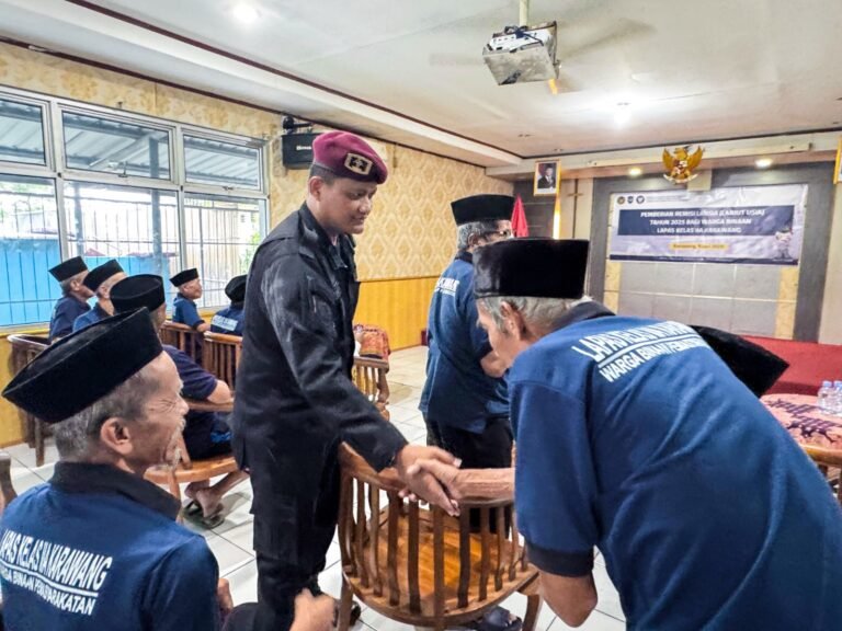 Remisi Hari Lansia: Napi Lansia Lapas Karawang Diganjar Keringanan Hukuman