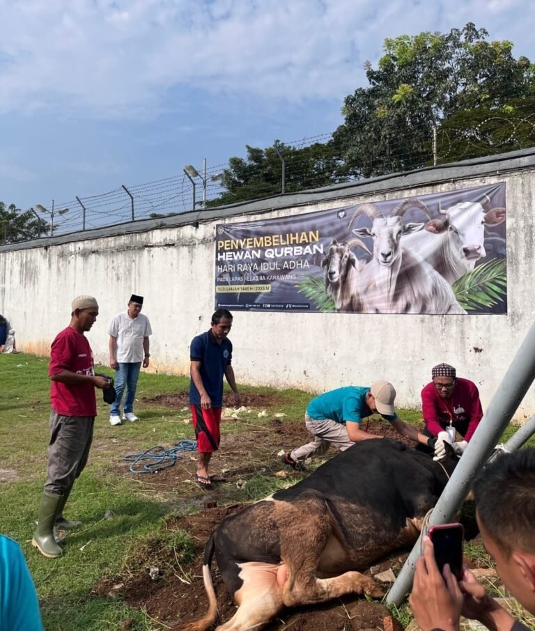 Lapas Karawang Sembelih Hewan Qurban, Warga Binaan Rasakan Kebersamaan Idul Adha