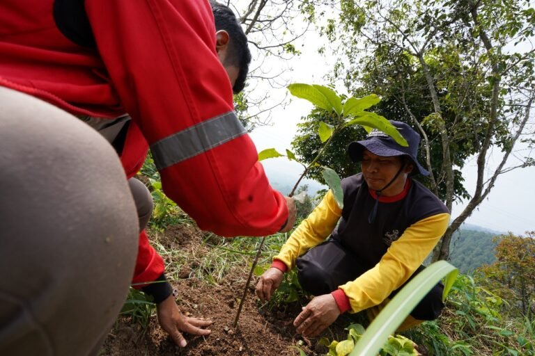 Pupuk Kujang Serius Jaga Lingkungan: Dari Tanam Pohon, PLTA Jatiluhur, hingga Pabrik CO₂ Cair