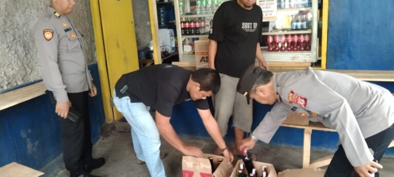 Polsek Jalan Cagak Sita Miras Tanpa Ijin, Wujudkan Komitmen Zero Miras di Wilayah Hukum Polsek Jalan Cagak