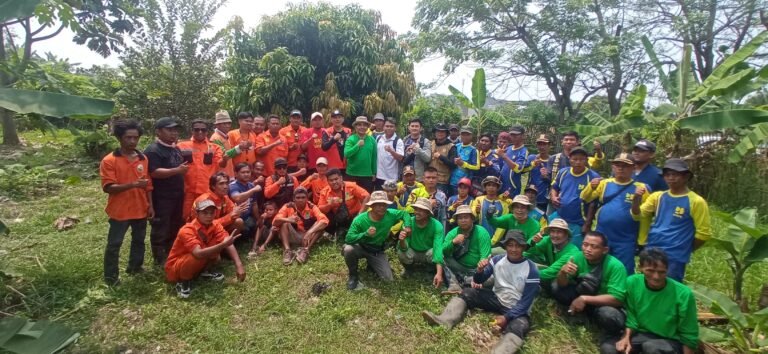 Rescue Karang Taruna Karawang, RRC dan Pemerintah, Berkolaborasi bersihkan Tumpukan Sampah Liar di Karawang Timur.