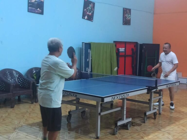Dua Sesepuh Subang Bertanding Sengit Di Meja Pimpong