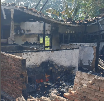 Kebakaran di Karawang Barat Renggut Nyawa Lansia, Pemkab Salurkan Bantuan bagi Warga Terdampak
