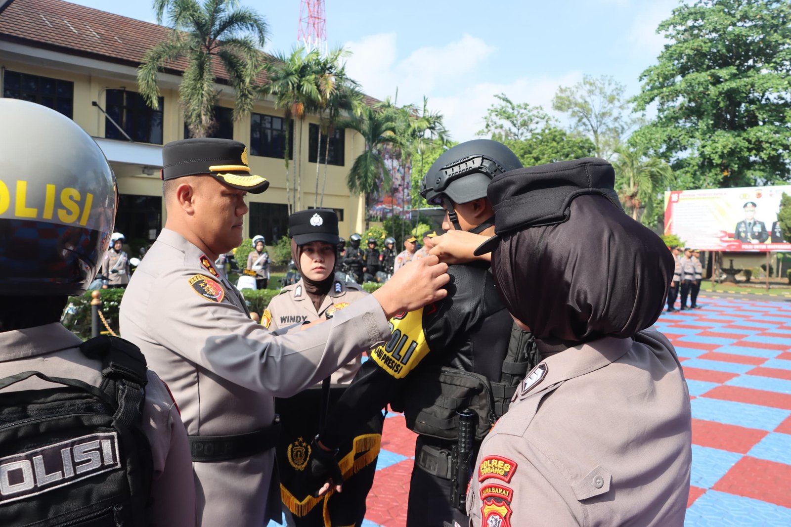 penyerahan oleh kapolres subang
